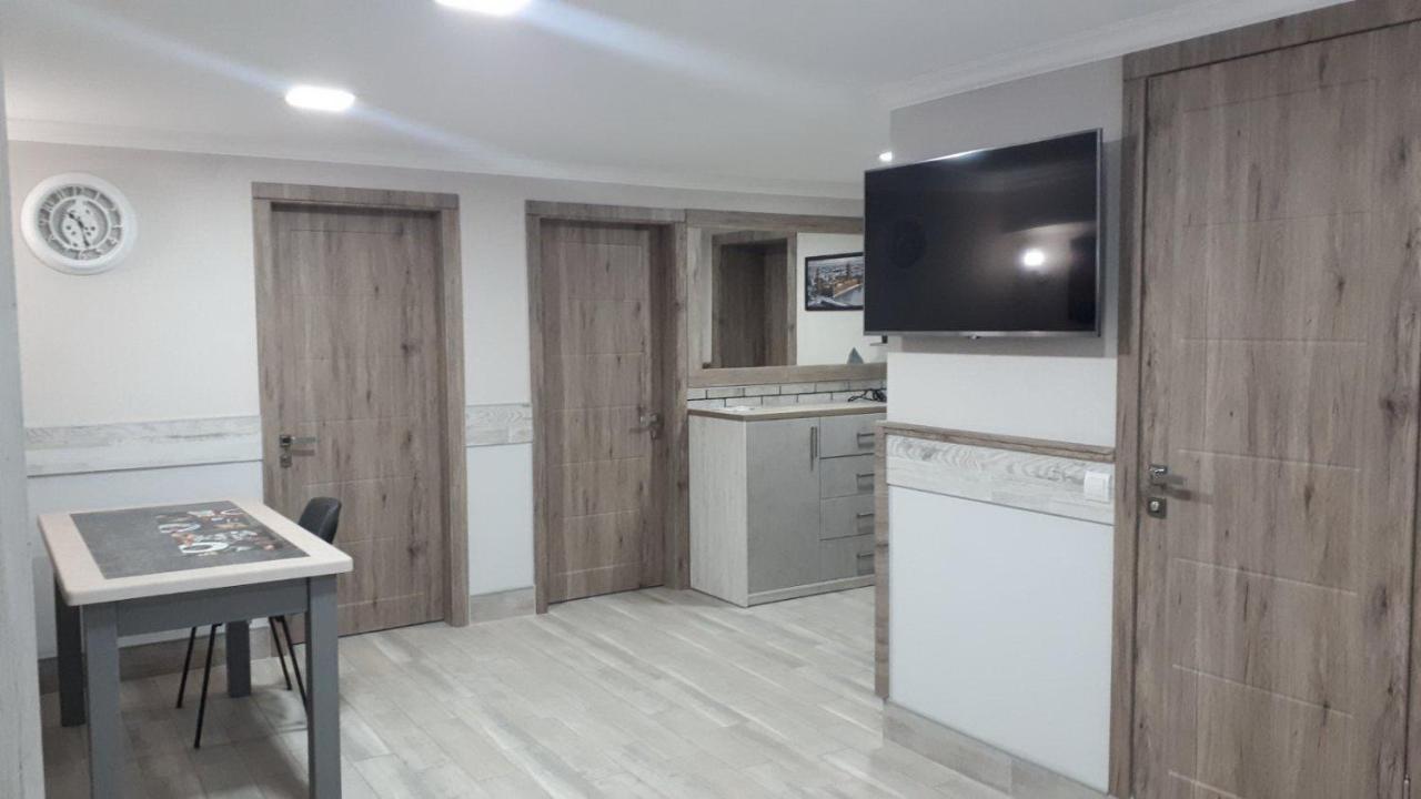 Окремі Номери В Гостьовому Будинку Типу Guest House 크로피우니츠키 외부 사진